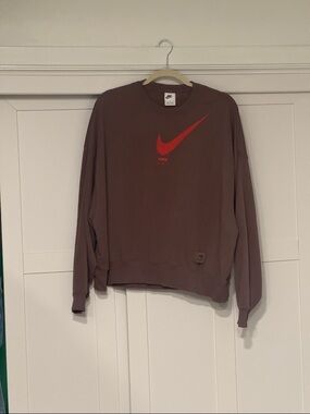 Nike Crewneck Sweatshirt in Brown with Red Swoosh